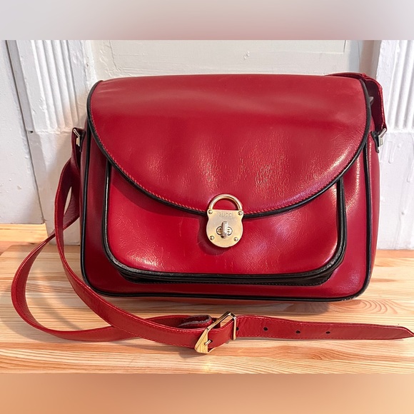 Rare Authentic VTG Gucci Red Calfskin Leather Shoulder Bag w/ Gold Hardware - Picture 1 of 12